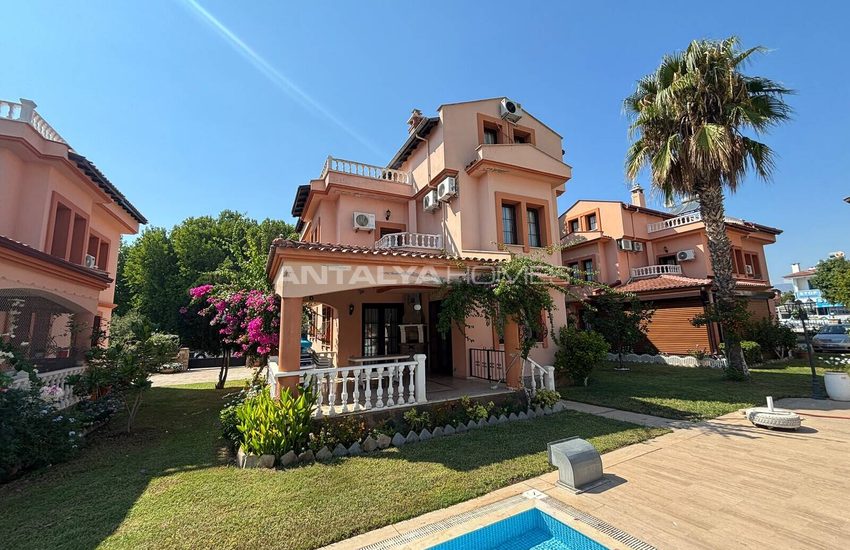 Möblerad Villa Nära Stranden Med Moderna Bekvämligheter I Fethiye
