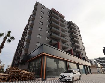 Newly-built Seaside Flats with Pool and Parking in Mersin 1