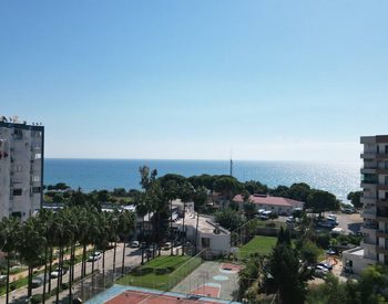 Квартиры на средних этажах с видом на море в Мезитли, Мерсин 1