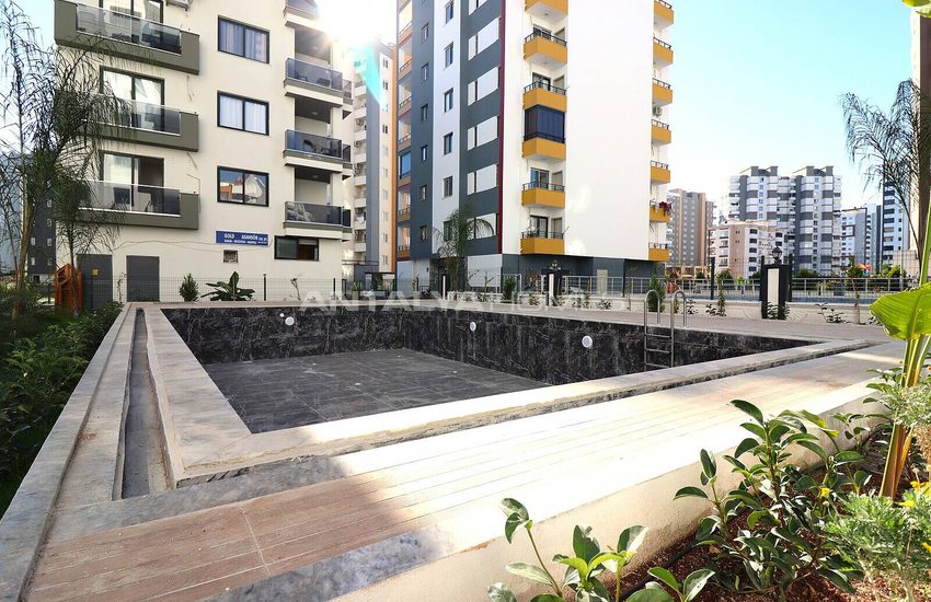 Mersin Mezitli'de Denize Yürüme Mesafesinde Satılık Daireler 2