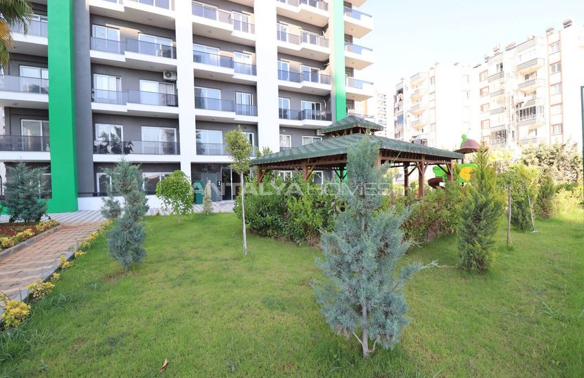 Mersin Mezitli'de Olanaklara Yakın Konumda Satılık 1+1 Daireler 8