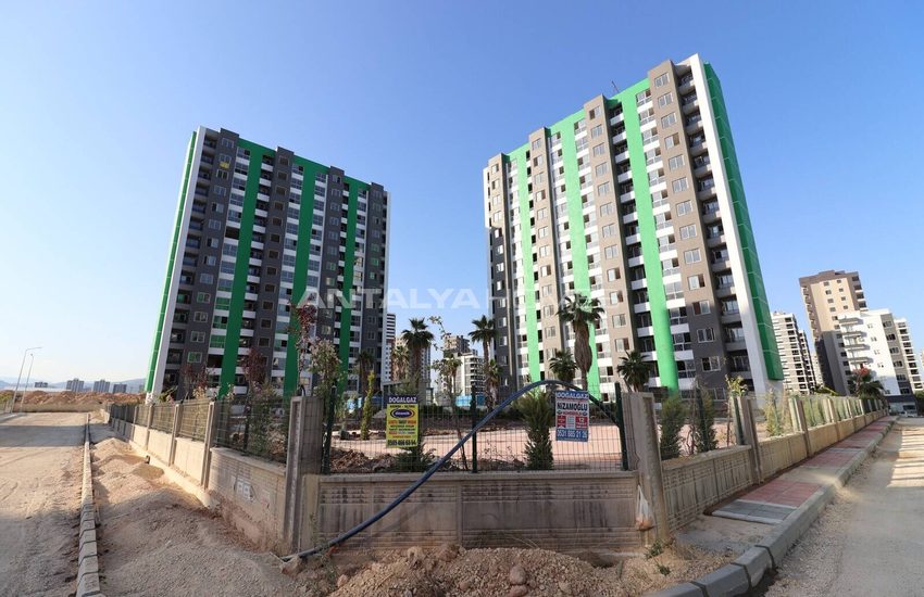 Mersin Mezitli'de Olanaklara Yakın Konumda Satılık 1+1 Daireler 3