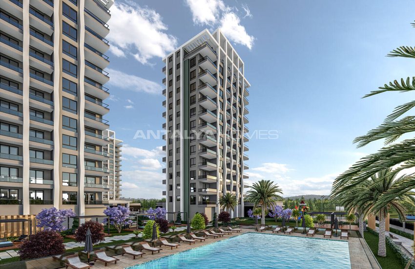 Apartments Offering Extensive Social Facilities in Mersin 2