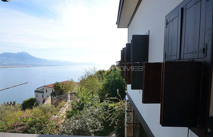 Antique Mansion Inside the Walls of Alanya Castle 10