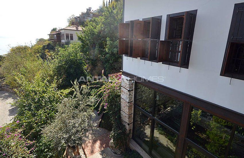 Antique Mansion Inside the Walls of Alanya Castle 11