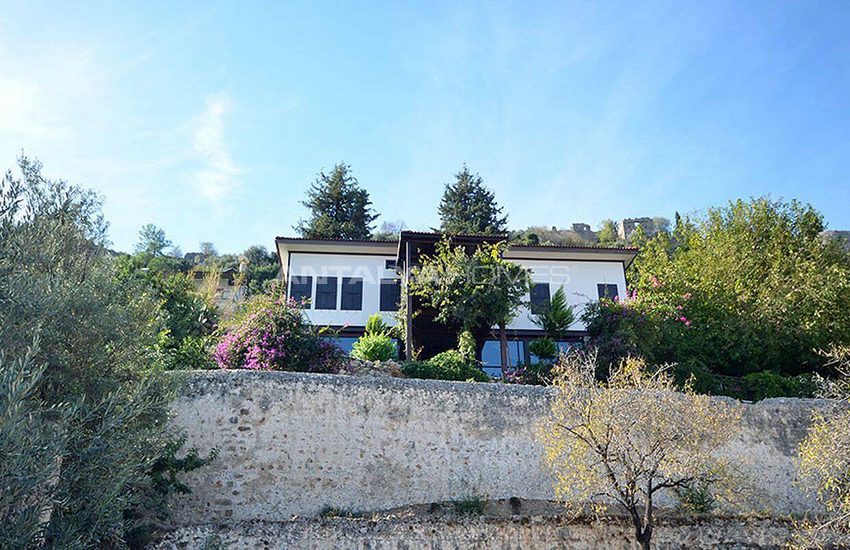 Antique Mansion Inside the Walls of Alanya Castle 12