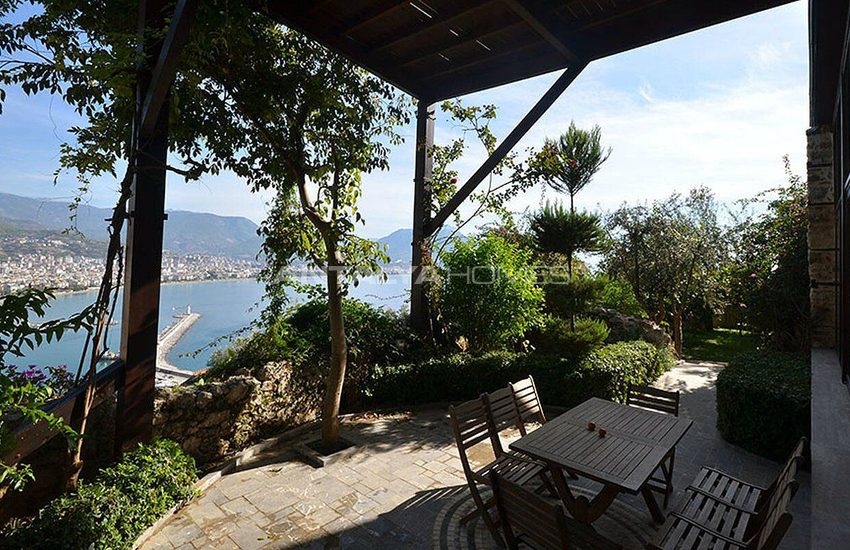 Antique Mansion Inside the Walls of Alanya Castle 14