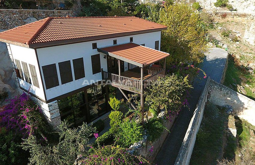 Antique Mansion Inside the Walls of Alanya Castle 4
