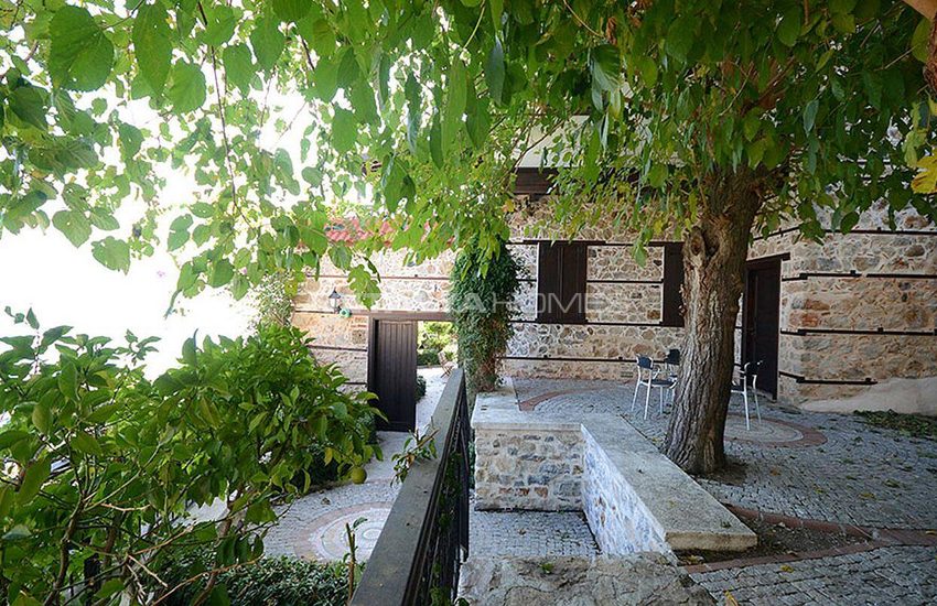 Antique Mansion Inside the Walls of Alanya Castle 5
