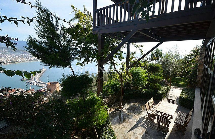 Antique Mansion Inside the Walls of Alanya Castle 6