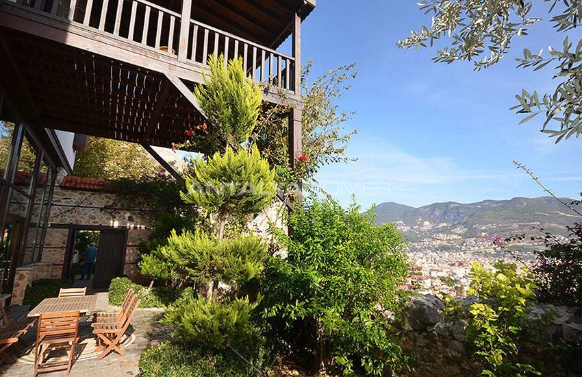 Antique Mansion Inside the Walls of Alanya Castle 7