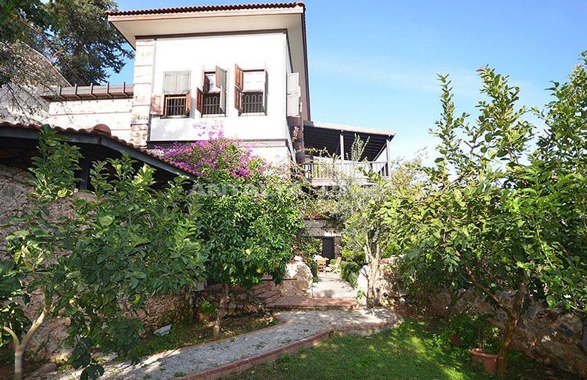 Antique Mansion Inside the Walls of Alanya Castle 8