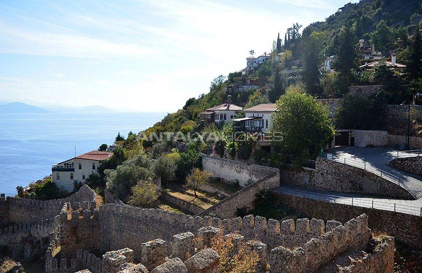 Antique Mansion Inside the Walls of Alanya Castle 9