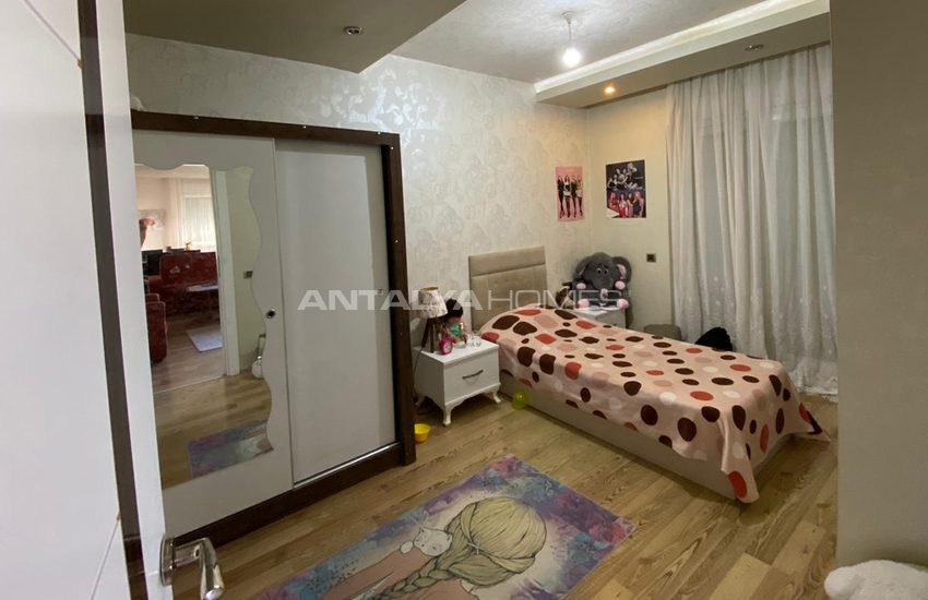 Affordably Priced Apartment in a Complex in Antalya 12