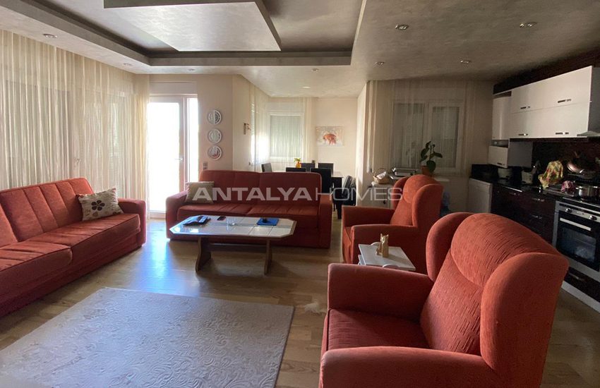Affordably Priced Apartment in a Complex in Antalya 4