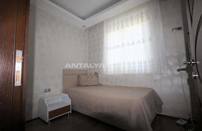 Triplex Hem Med En Privat Trädgård Och En Pool I Belek 24