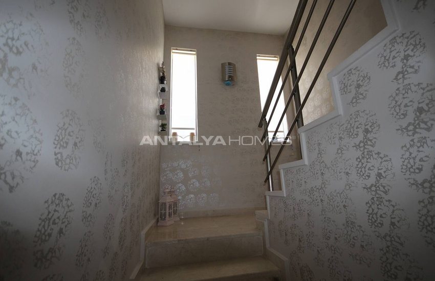 Triplex Hem Med En Privat Trädgård Och En Pool I Belek 38