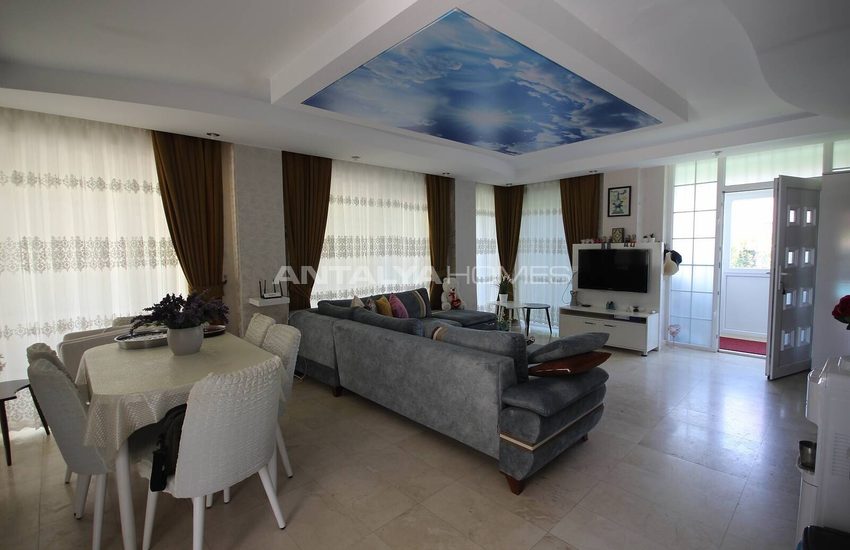 Triplex Hem Med En Privat Trädgård Och En Pool I Belek 16