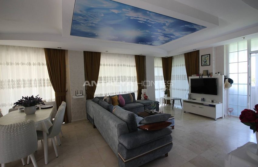 Triplex Hem Med En Privat Trädgård Och En Pool I Belek 17