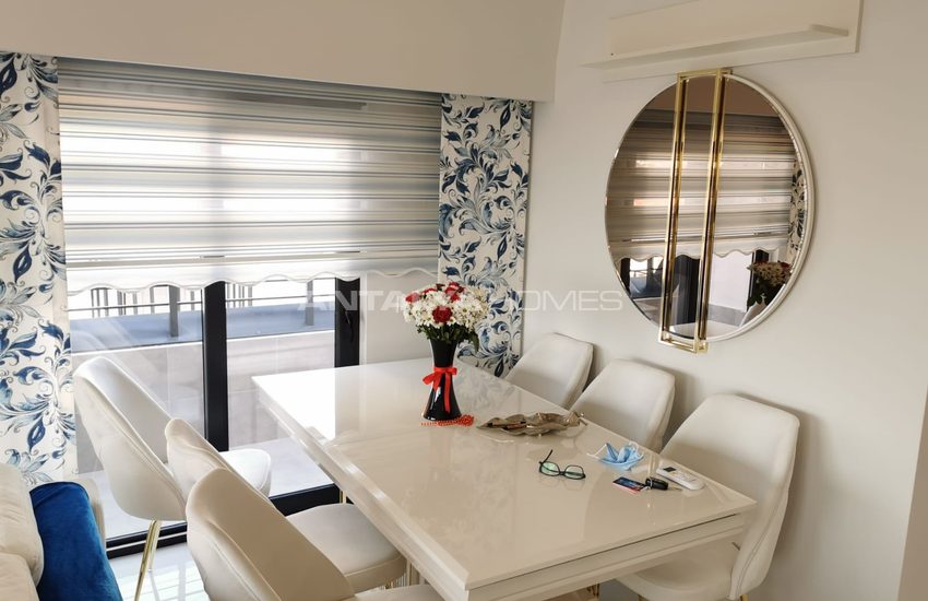 Centrally Located Apartment in a Complex in Alanya Carsi 7