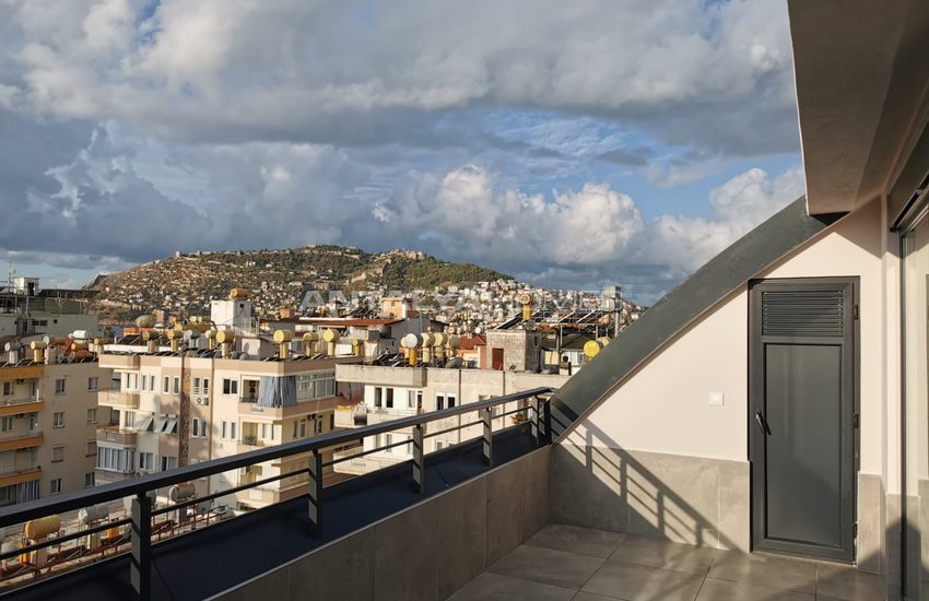 Centrally Located Apartment in a Complex in Alanya Carsi 9