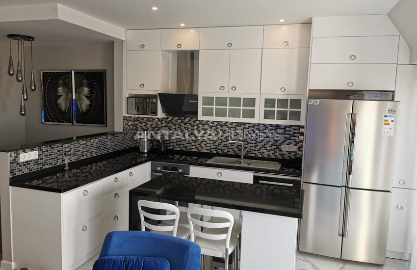Centrally Located Apartment in a Complex in Alanya Carsi 5