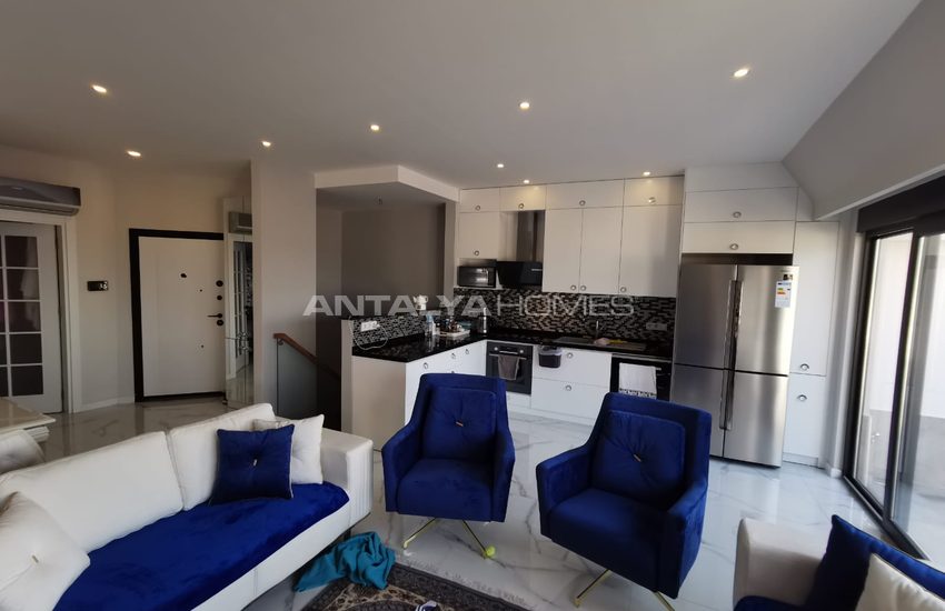 Centrally Located Apartment in a Complex in Alanya Carsi 1
