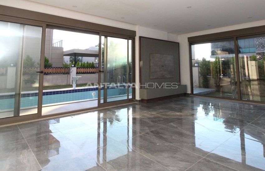 Antalya Belek'te Akıllı Ev Sistemli Modern Geniş Villalar 17