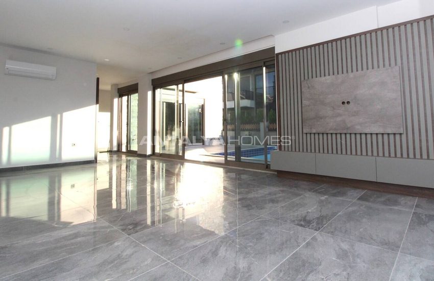 Antalya Belek'te Akıllı Ev Sistemli Modern Geniş Villalar 18