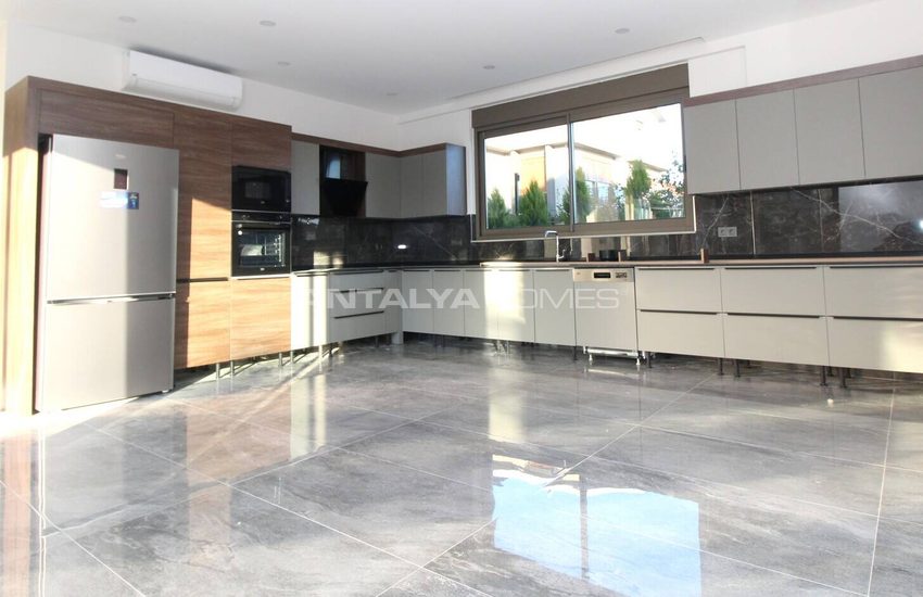 Antalya Belek'te Akıllı Ev Sistemli Modern Geniş Villalar 21
