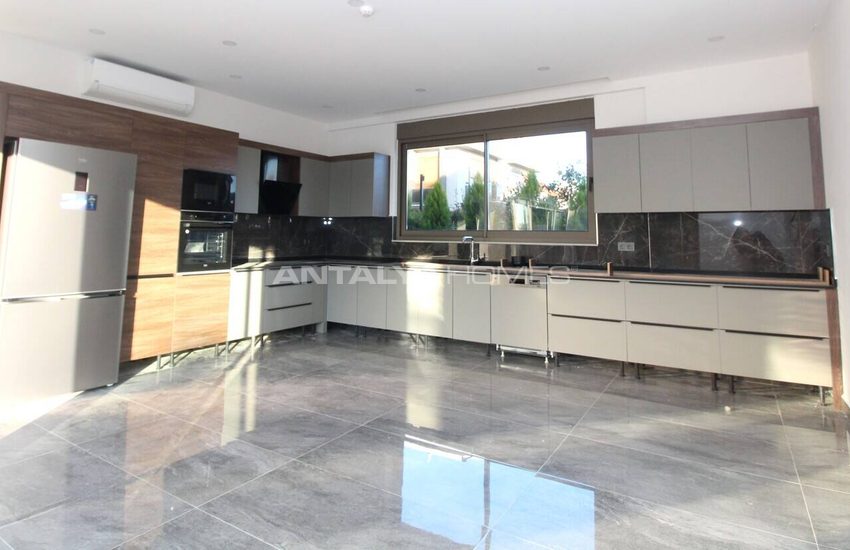Antalya Belek'te Akıllı Ev Sistemli Modern Geniş Villalar 22