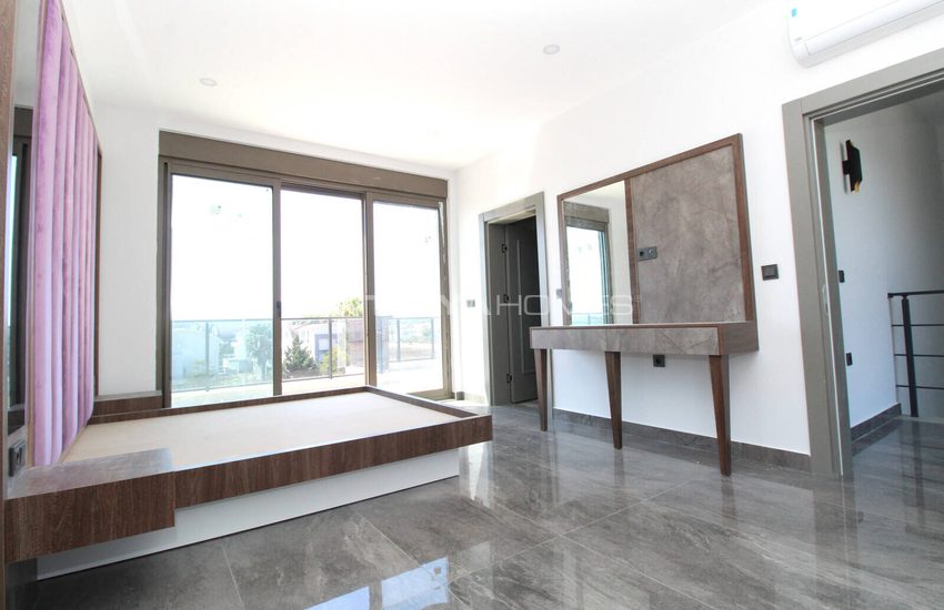 Belek’te Denize ve Golf Kulüplerine Yakın Modern Villalar 18