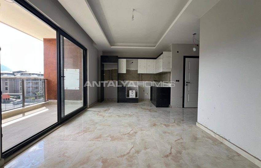 Real Estate in a Complex with Swimming Pool in Alanya Oba 6
