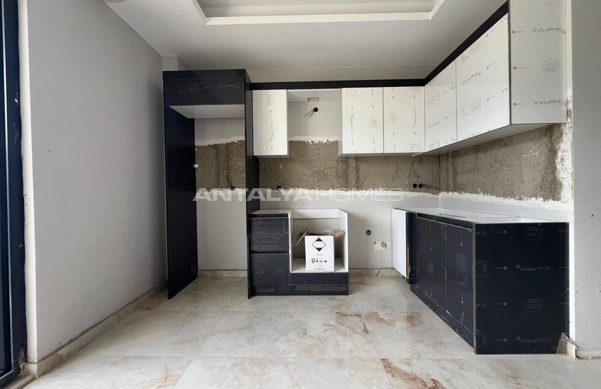 Real Estate in a Complex with Swimming Pool in Alanya Oba 9