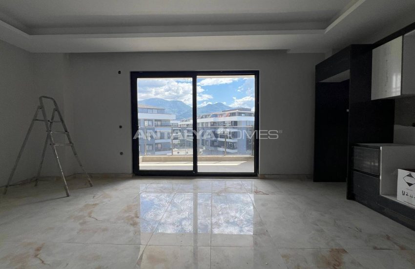 Real Estate in a Complex with Swimming Pool in Alanya Oba 8