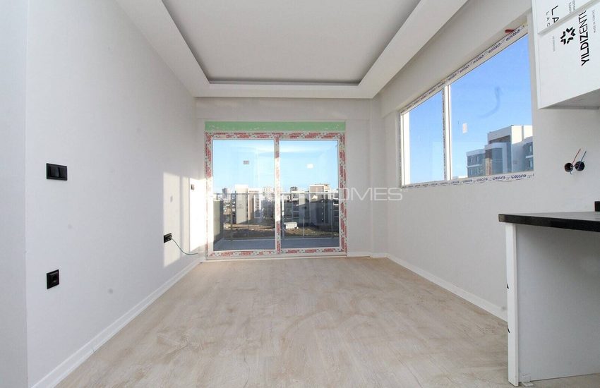 Large Terraced Apartments in Perfect Location in Antalya 15