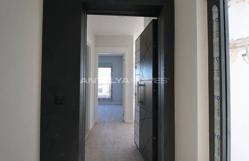 Large Terraced Apartments in Perfect Location in Antalya 21