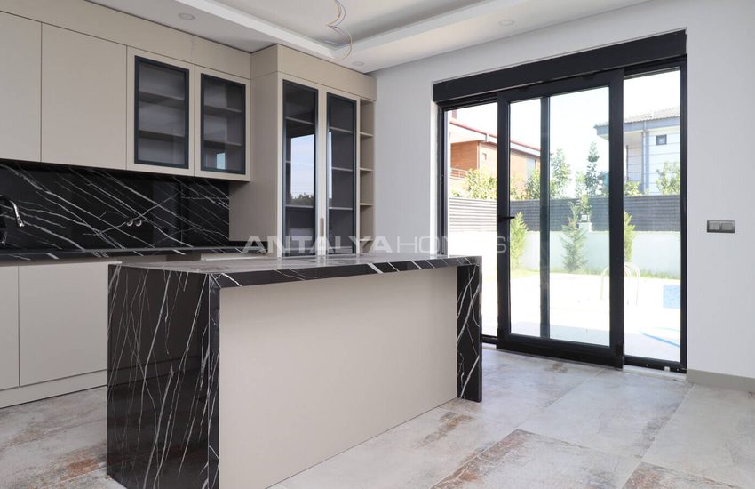 Detached House Close to City Center in Dosemealti Duzlercami 12