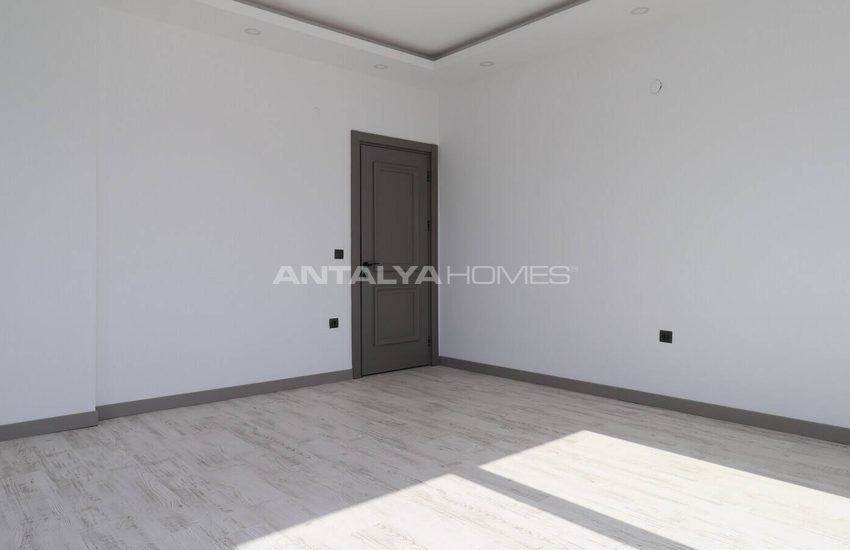 Detached House Close to City Center in Dosemealti Duzlercami 18