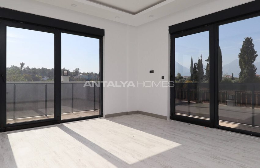 Detached House Close to City Center in Dosemealti Duzlercami 17