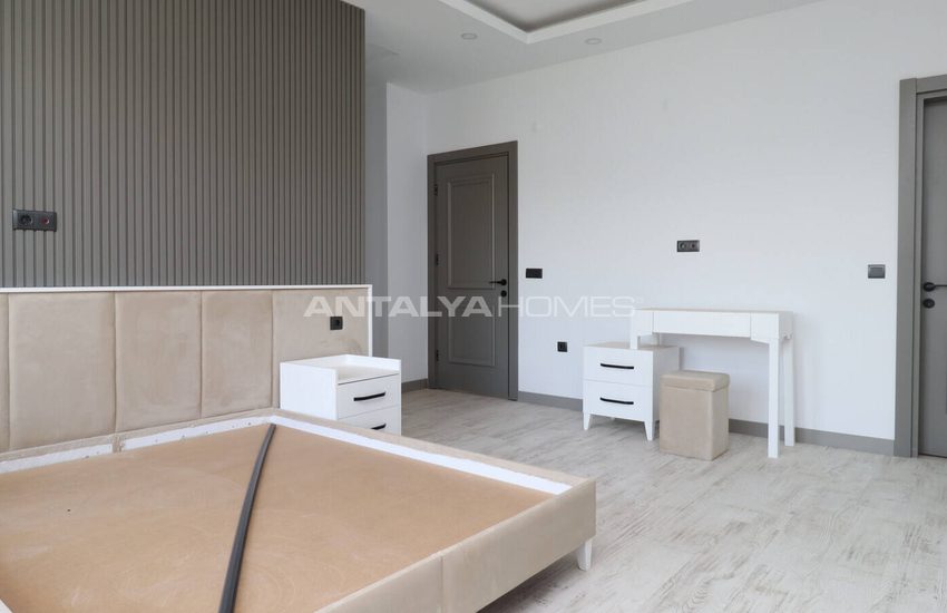 Detached House Close to City Center in Dosemealti Duzlercami 16