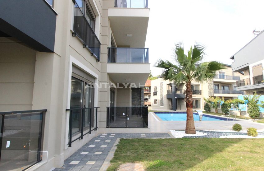 Belek'te Halk Plajına Yakın Havuzlu Sitede Lüks Daireler 35