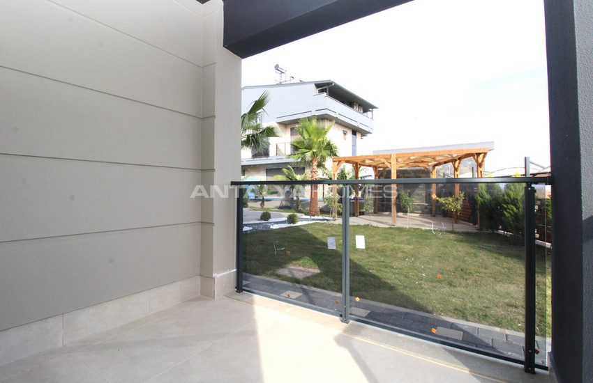 Belek'te Halk Plajına Yakın Havuzlu Sitede Lüks Daireler 37