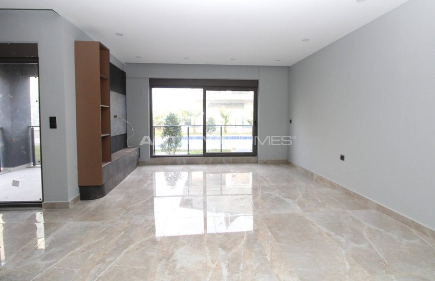 Belek'te Halk Plajına Yakın Havuzlu Sitede Lüks Daireler 18