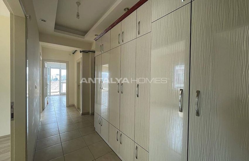 Centraal Gelegen 2+1 Appartement Met Aardgas In Muratpasa 24