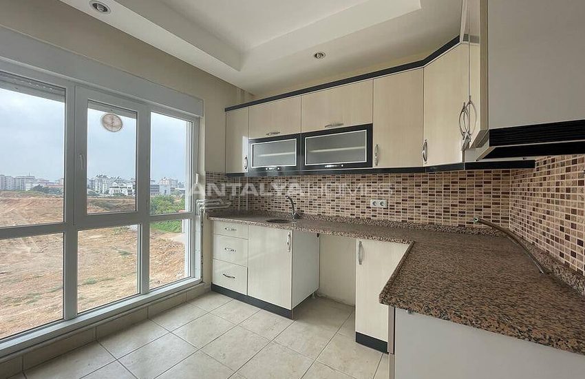 Centraal Gelegen 2+1 Appartement Met Aardgas In Muratpasa 17