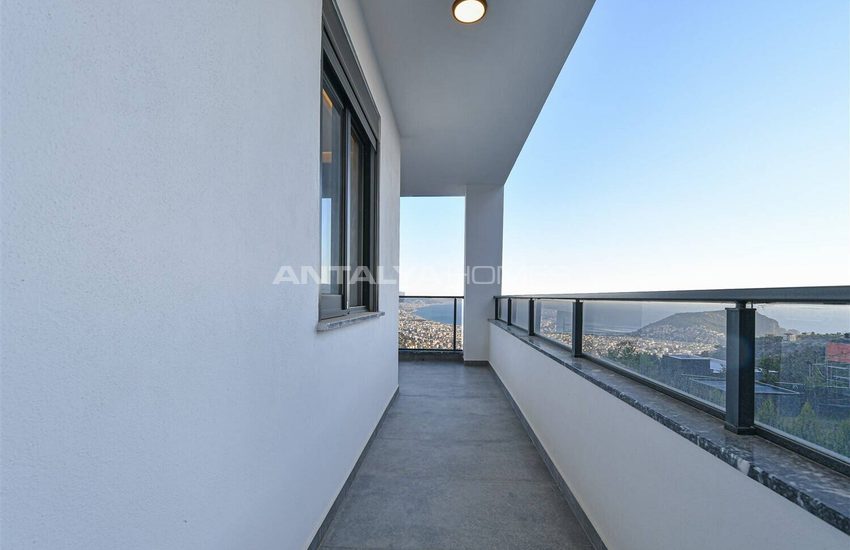 Sea View Property with Private Pool and Garden in Alanya 32