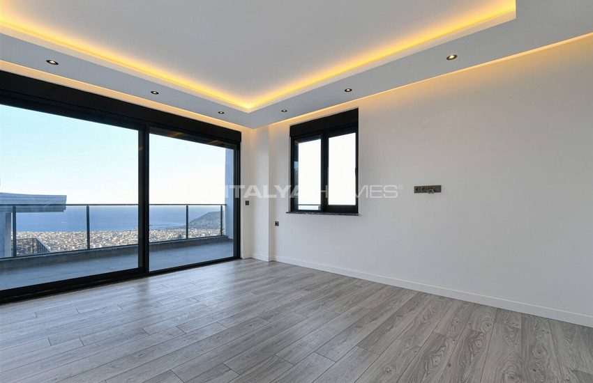 Sea View Property with Private Pool and Garden in Alanya 17
