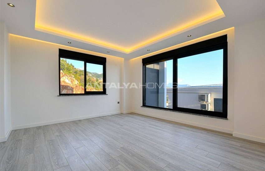 Sea View Property with Private Pool and Garden in Alanya 16