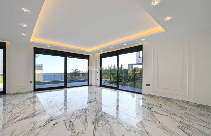 Sea View Property with Private Pool and Garden in Alanya 12